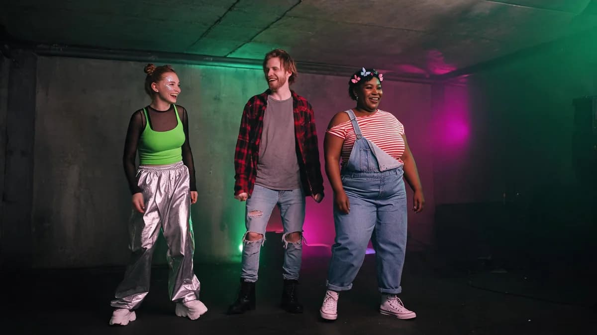 90er Outfit: 12 Looks von Techno bis Grunge zum Nachstylen
